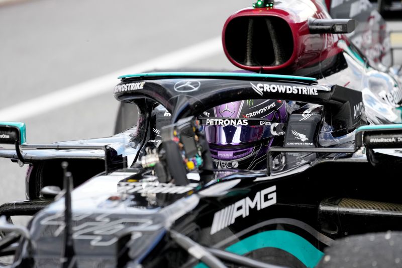 Mercedes perpanjang kontrak pebalap Hamilton hingga 2023