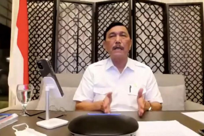 Luhut: Karyawan sektor nonesensial WFH tidak bisa dipecat sepihak