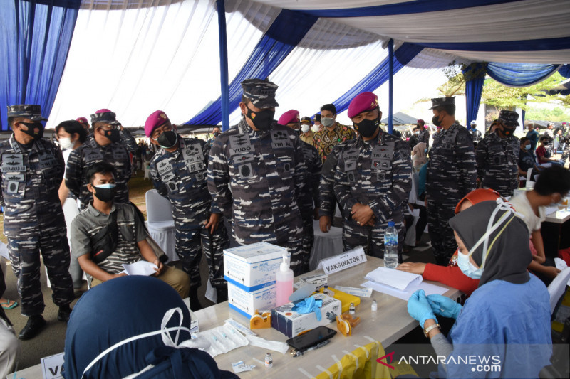 TNI AL lakukan Serbuan Vaksinasi bagi masyarakat pesisir di Marunda