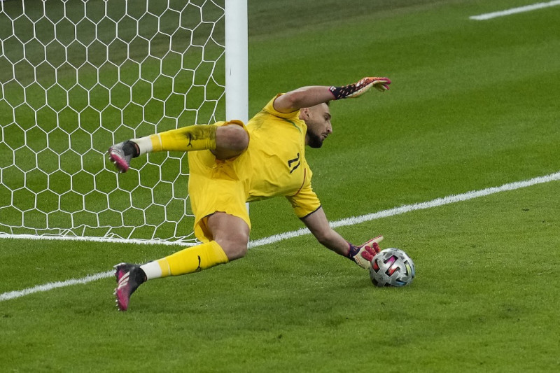 Sebelum adu penalti mulai pun Donnarumma sudah yakin Italia menang