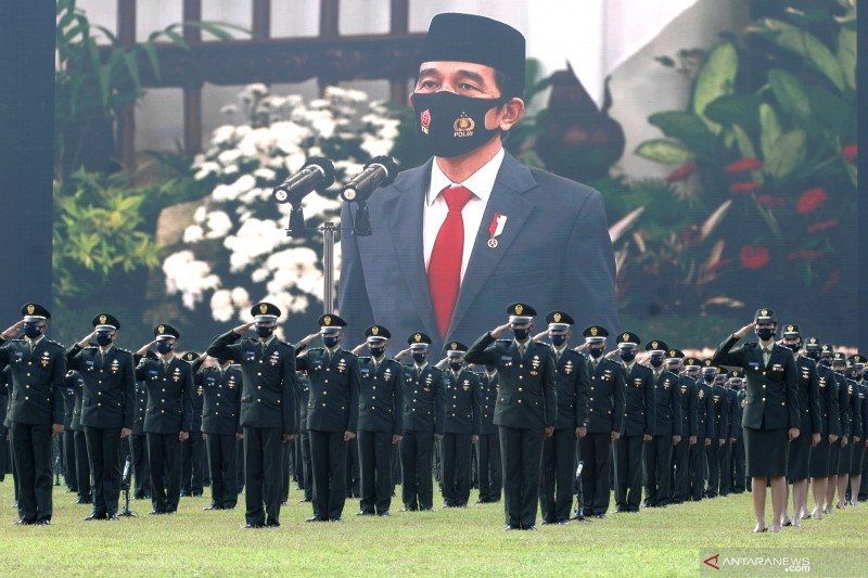 Presiden Jokowi lantik 700 perwira remaja TNI dan Polri