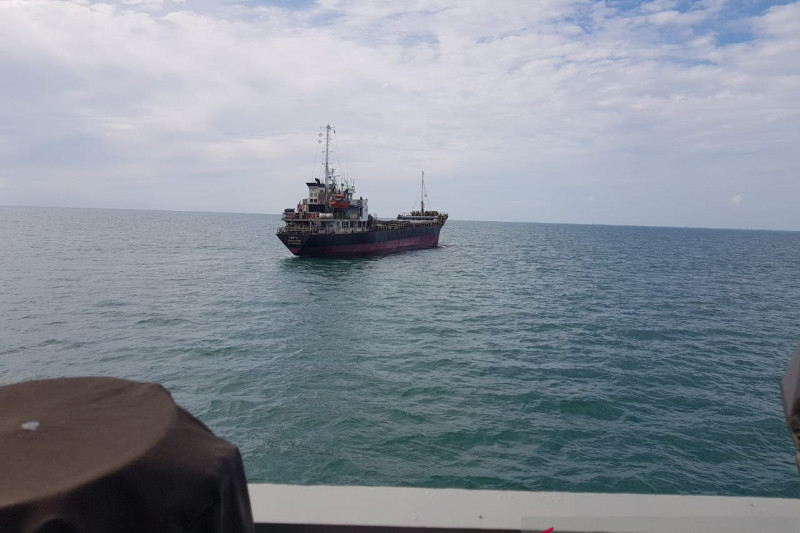 Kapal Filipina bermuatan ribuan dus rokok berlabuh di Pulau Sebatik