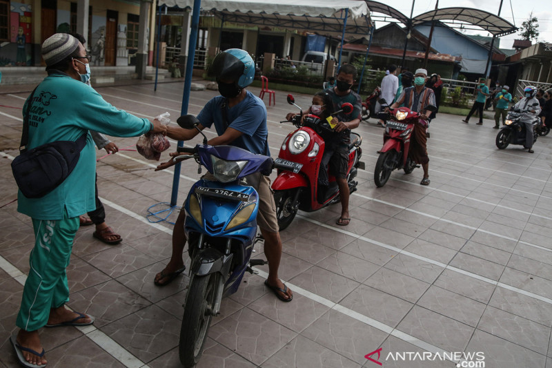 Pembagian daging kurban secara 'drive thru'