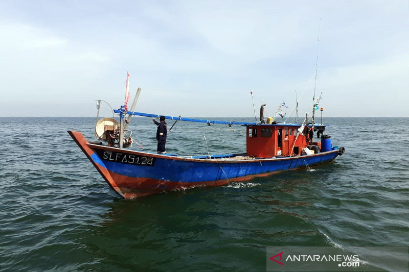 KKP lumpuhkan dua kapal trawl ilegal asal Malaysia
