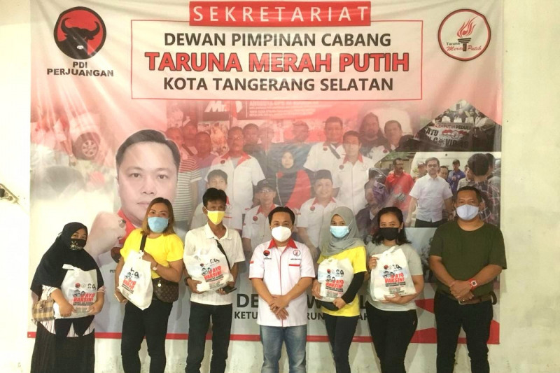 Taruna Merah Putih bagikan 3.000 paket sembako kepada masyarakat