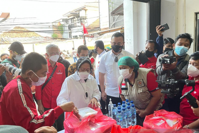 Risma serukan gotong royong siapkan logistik bagi warga isoman