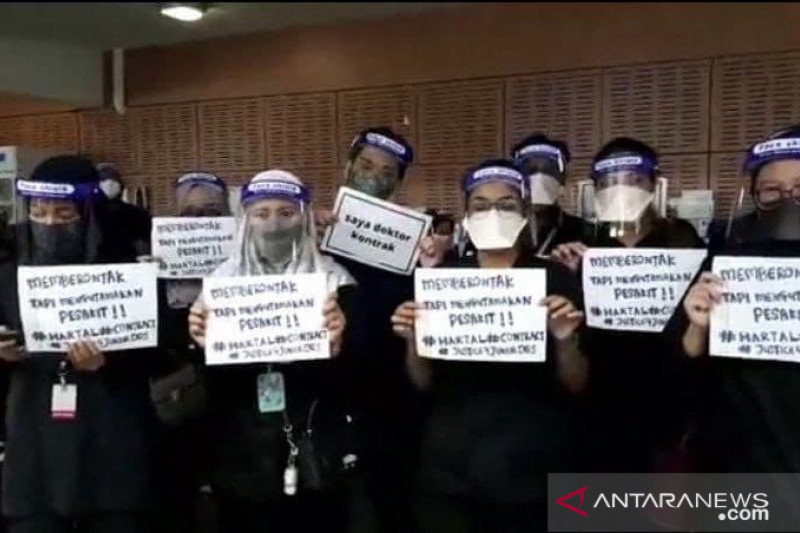 Sejumlah dokter kontrak di RS Malaysia gelar unjuk rasa