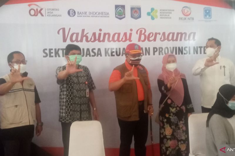 OJK-Bank Indonesia Berkolaborasi Vaksinasi Ribuan Pelaku LJK di NTB