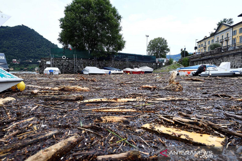Banjir merendam kota di sekitar danau Como Italia