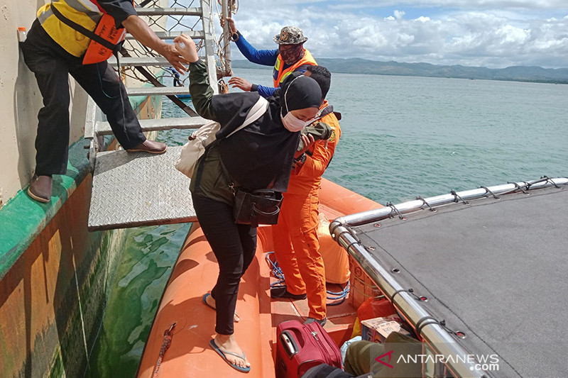 Pelni kirim kapal untuk evakuasi penumpang KM Tidar yang kandas