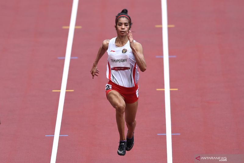 Alvin Tehupeiory rebut emas 400 meter gawang putri meski cedera