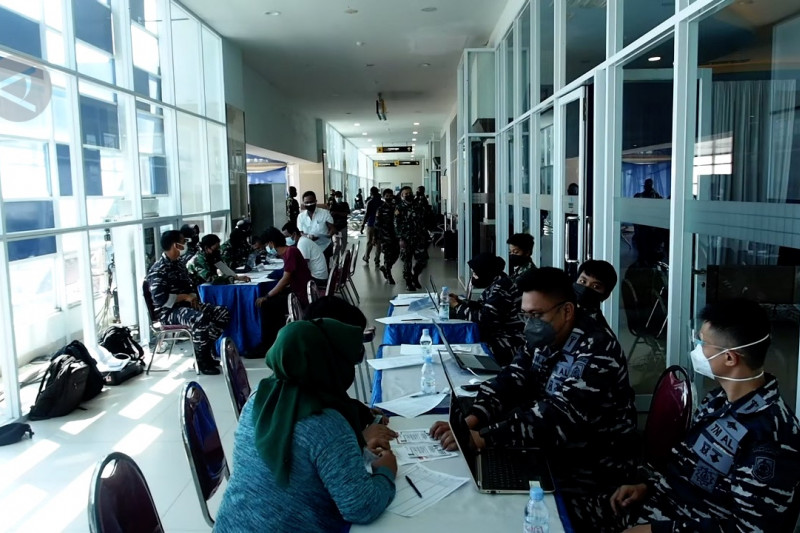 Serbuan vaksinasi untuk masyarakat maritim Surabaya