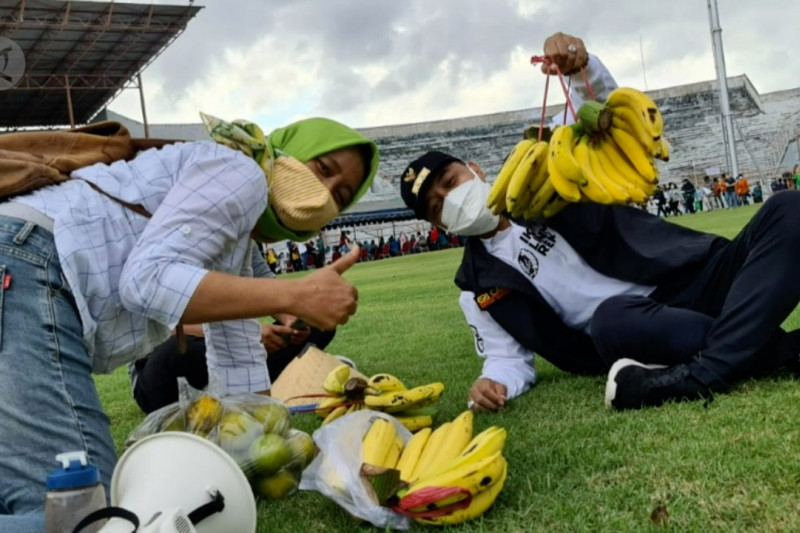 Cara warga Surabaya saling bantu di masa pandemi