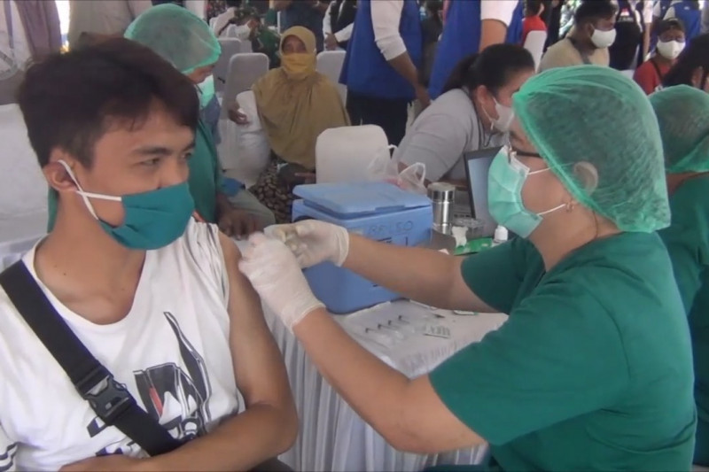 Vaksinasi massal di Lapangan Merdeka Ambon dihentikan sementara