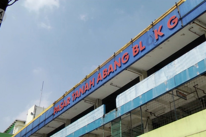 Pasar Tanah Abang tutup, omzet pedagang Blok G anjlok