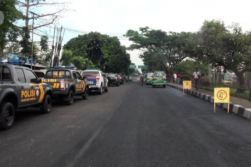 Polrestabes Bandung tutup akses jalan di batas kota