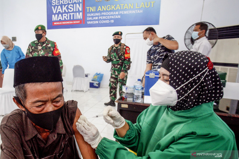 Serbuan vaksin TNI Angkatan Laut di Bogor