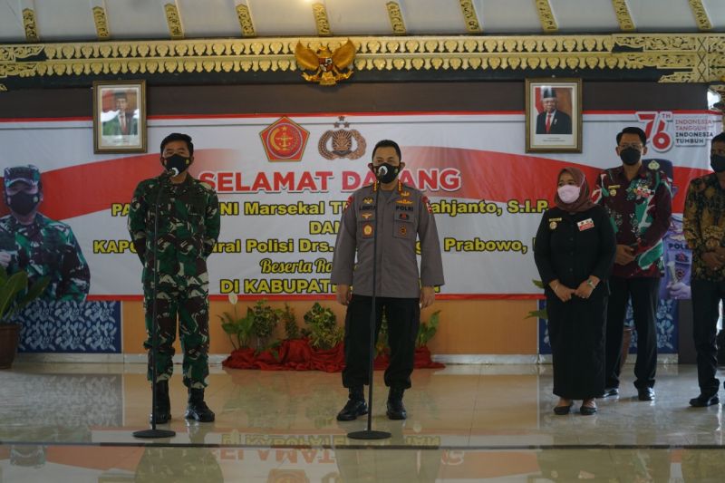 Panglima TNI dan Kapolri tinjau penerapan aplikasi Silacak di Sleman