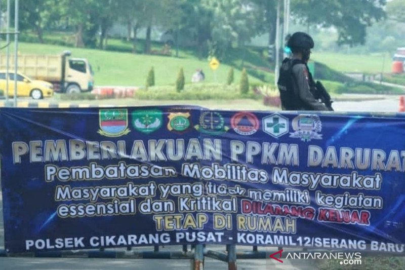 Polisi buka seluruh titik sekat di Bekasi