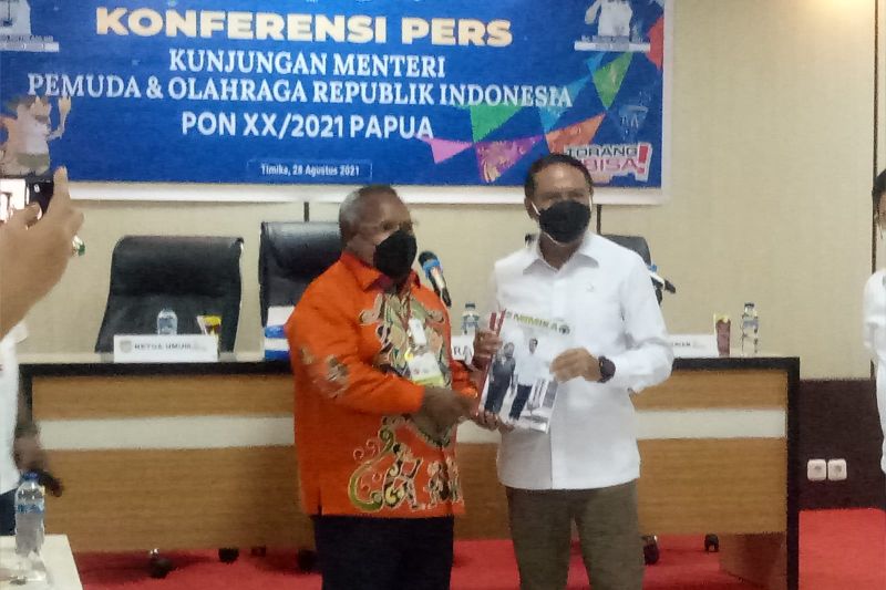 Menpora harapkan warga sekitar arena PON XX Papua divaksin