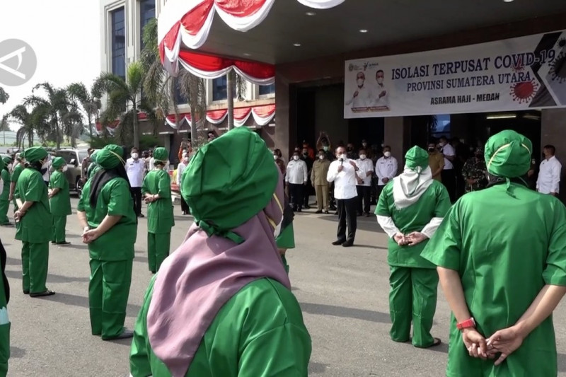 Gubernur Sumut ingatkan nakes edukasi masyarakat setelah divaksin