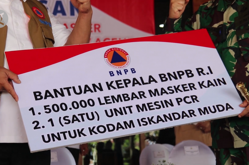 BNPB serahkan 1,5 juta masker dan 2 mesin PCR untuk Aceh