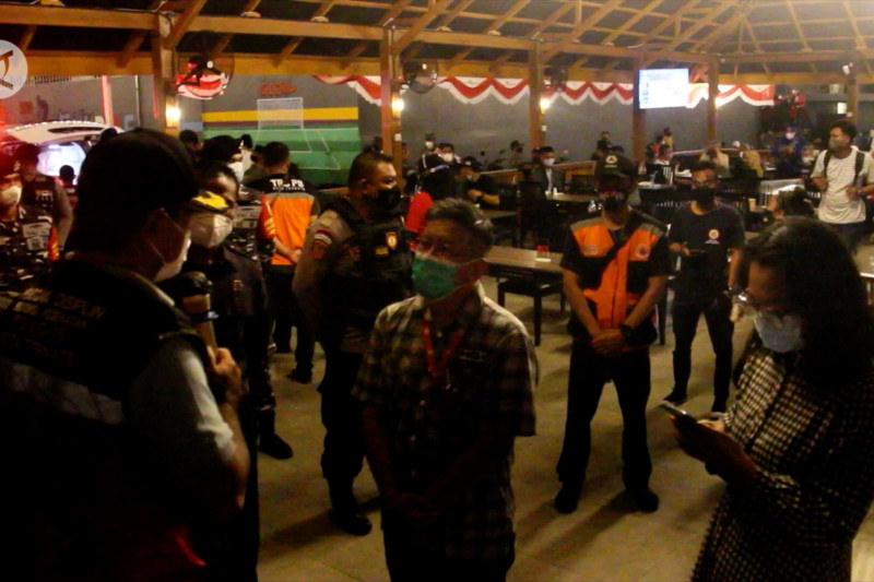Turun zona kuning, Satgas COVID-19 Ternate tetap gelar patroli malam