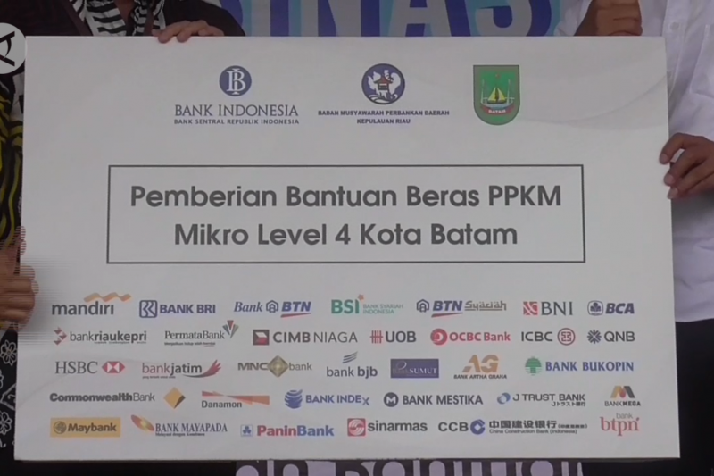 Ribuan paket beras premium untuk selamatkan warga Batam