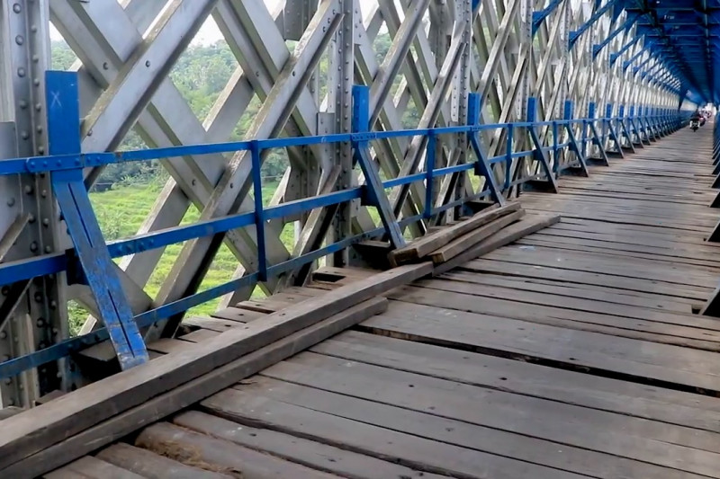 PT KAI Daop 2 Bandung batasi pengguna Jembatan Cirahong