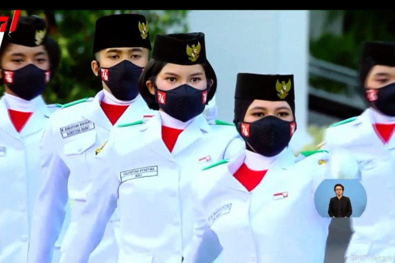 Ini formasi Paskibraka saat upacara penurunan bendera