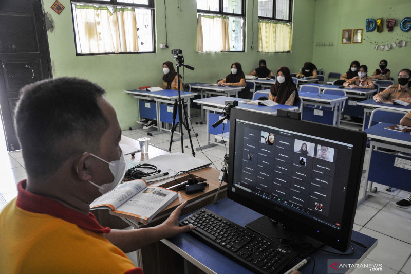 Pembelajaran tatap muka digelar di 66 SMP di Bekasi