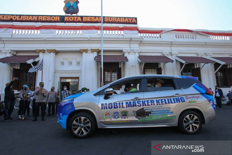 Polrestabes Surabaya mengerahkan mobil masker keliling