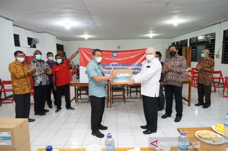 Kemendagri salurkan bantuan masker kepada FKUB Papua