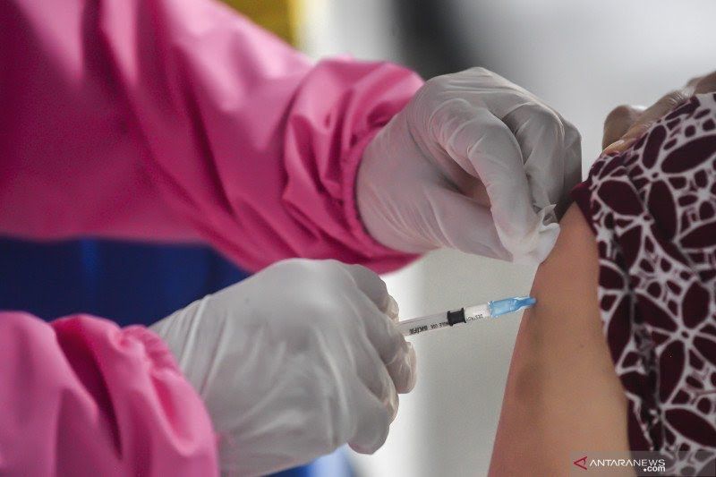 Pemerintah dorong vaksinasi lansia dan remaja