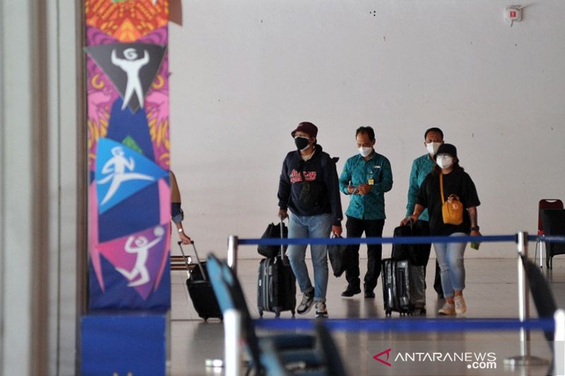 Tarif tes PCR dan antigen turun, penumpang di bandara Bali naik