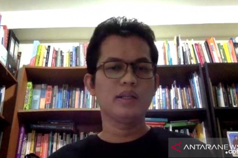 Pengacara publik Alghiffari Aqsa saat menjadi pembicara dalam konferensi pers daring yang diselenggarakan Koalisi Ibu Kota terkait kasus polusi udara di Jakarta, Kamis (9/9/2021). ANTARA/ Abdu Faisal
