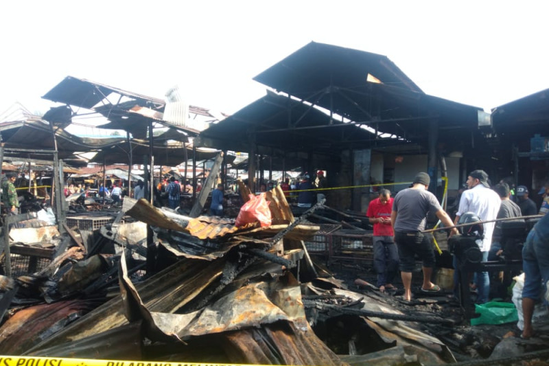 Kebakaran Pasar Bawah Bukittinggi hanguskan 300 kios