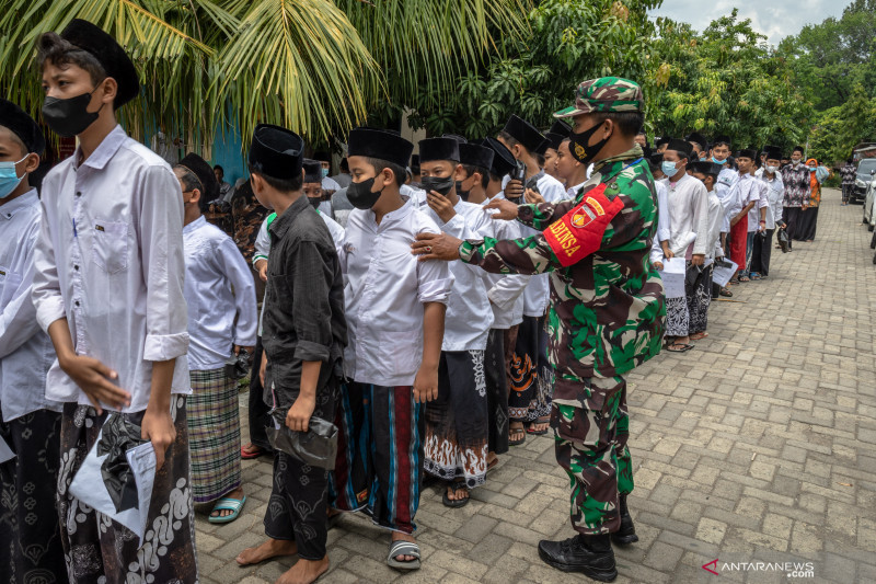 Mabes TNI gelar vaksinasi massal santri