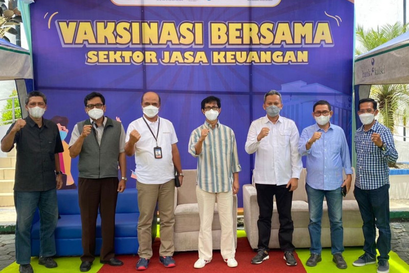 Bank Kalsel dan OJK gelar vaksinasi tahap III