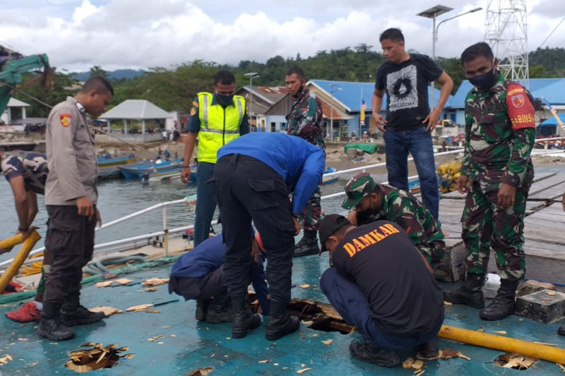 KM Fungka Permata VII terbakar di Pelabuhan Sanana