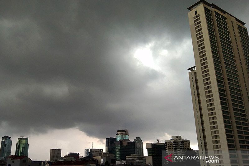 BMKG: Waspadai potensi hujan dan petir di tiga wilayah DKI Jakarta