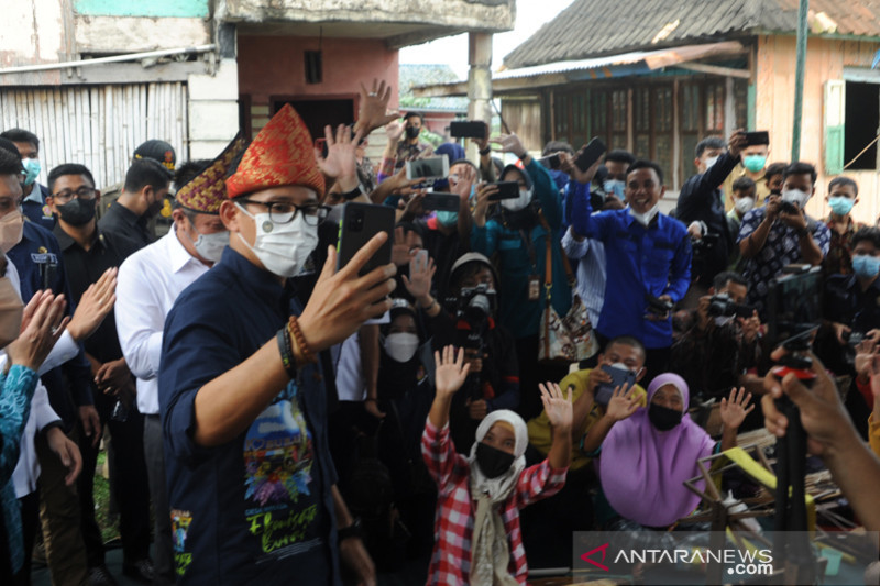 Menparekraf mengunjungi desa wisata Burai