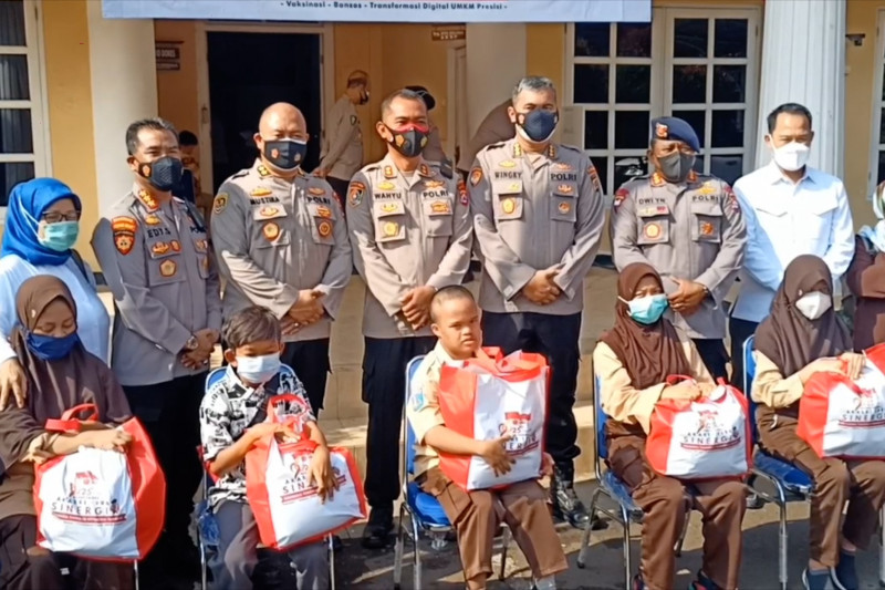 Alumni Akabri 96 fasilitasi vaksinasi siswa disabilitas di Kota Serang