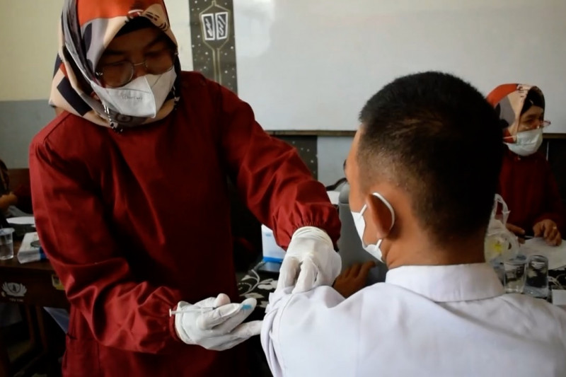 Gelar vaksinasi, SMA 1 Padang targetkan 900 orang divaksin