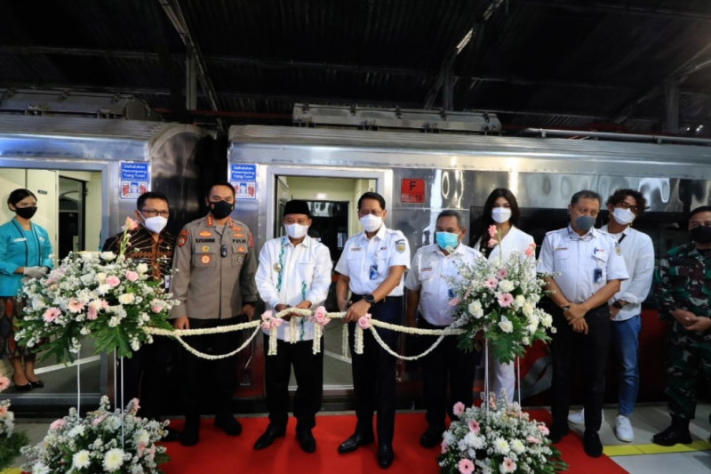 Di usia 76 tahun, KAI persingkat waktu tempuh dan beri WIFI gratis