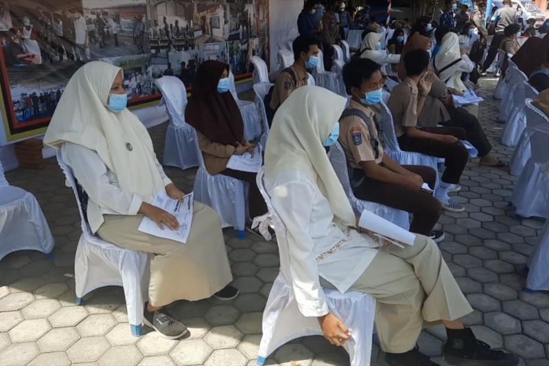 Panglima TNI dan Kapolri tinjau vaksinasi pelajar di NTB