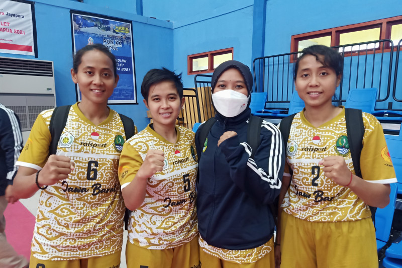 Chemistry kuat si kembar Lena-Leni di area takraw PON Papua