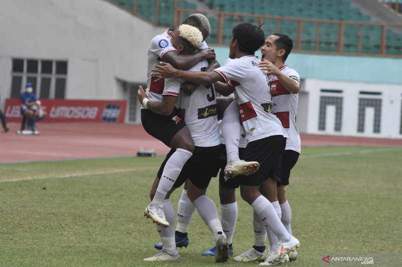 Madura United FC vs Persipura Jayapura berakhir imbang 2-2