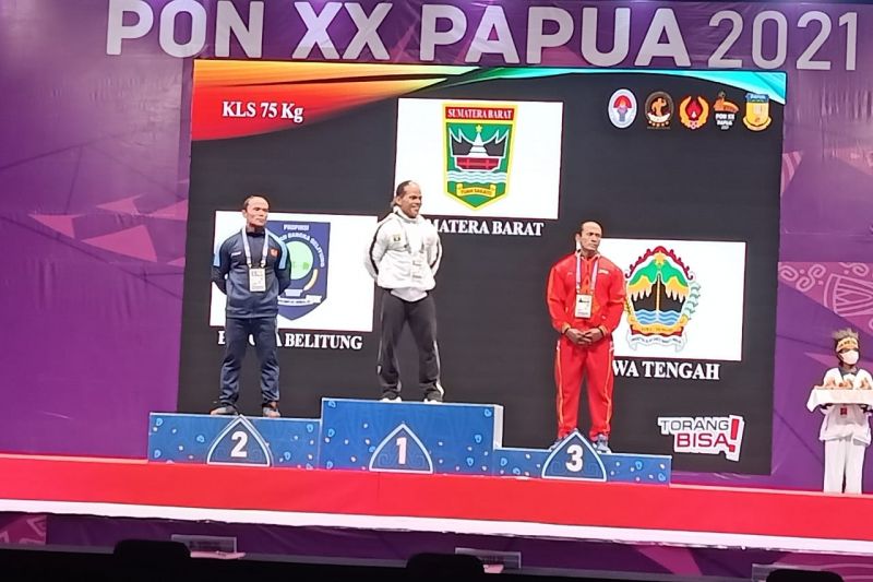 Binaragawan Sumbar Iwan Samuray hattrick medali emas PON