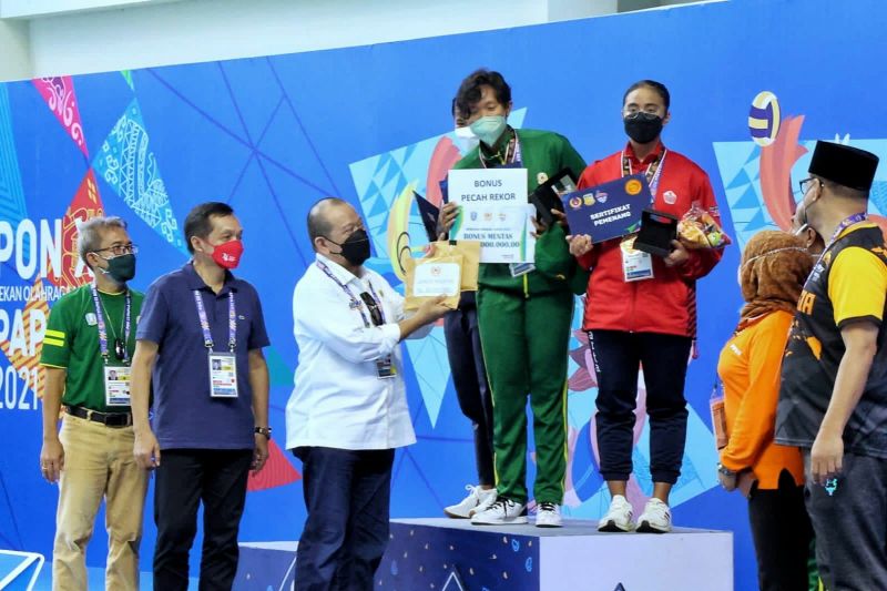 Disaksikan LaNyalla, atlet selam Jatim pecahkan rekor PON